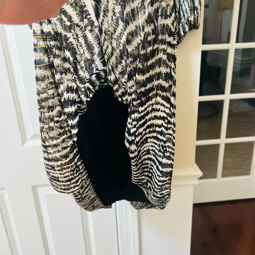 Donna Morgan Black and White Patterned Long Sleeve Dress - Picture 7 of 12